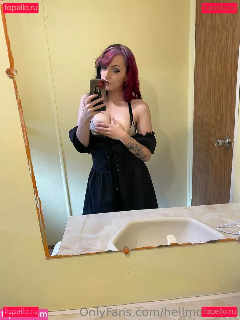 hellmoshfree Onlyfans Photo Gallery 