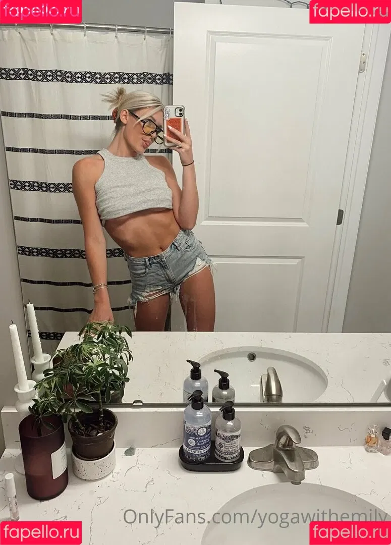 yogawithemily Onlyfans Photo Gallery 