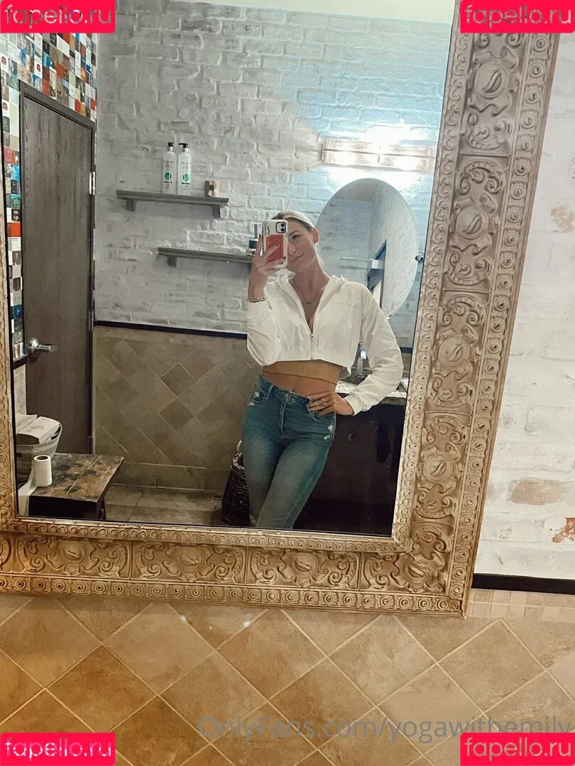 yogawithemily Onlyfans Photo Gallery 