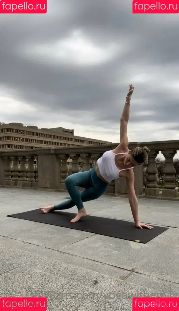 yogawithemily Onlyfans Photo Gallery 