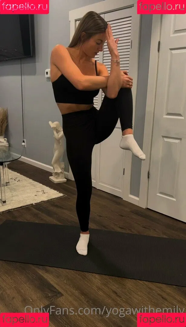 yogawithemily Onlyfans Photo Gallery 