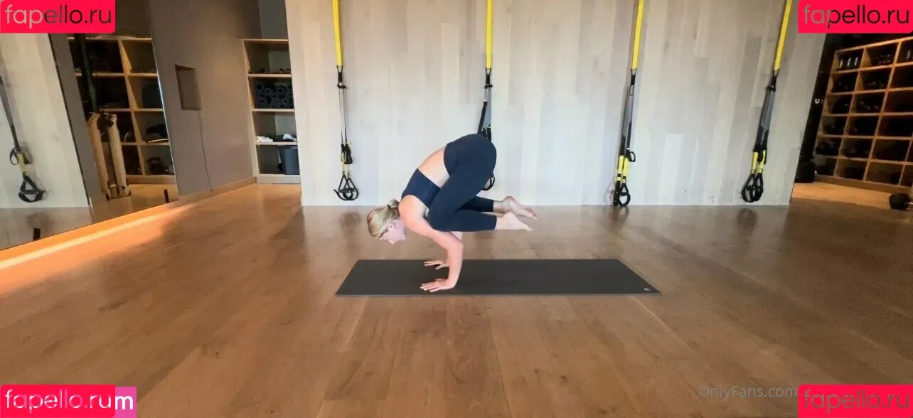 yogawithemily Onlyfans Photo Gallery 
