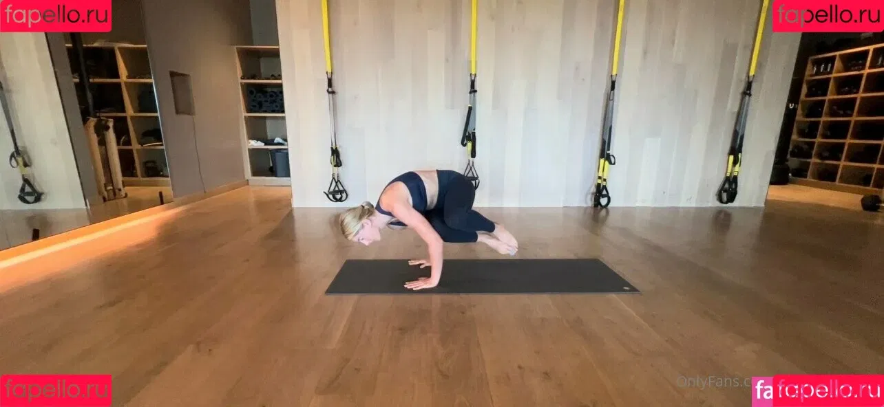 yogawithemily Onlyfans Photo Gallery 