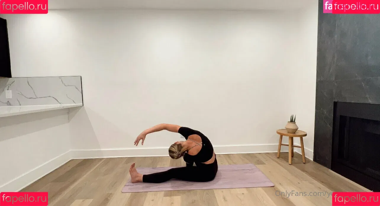 yogawithemily Onlyfans Photo Gallery 