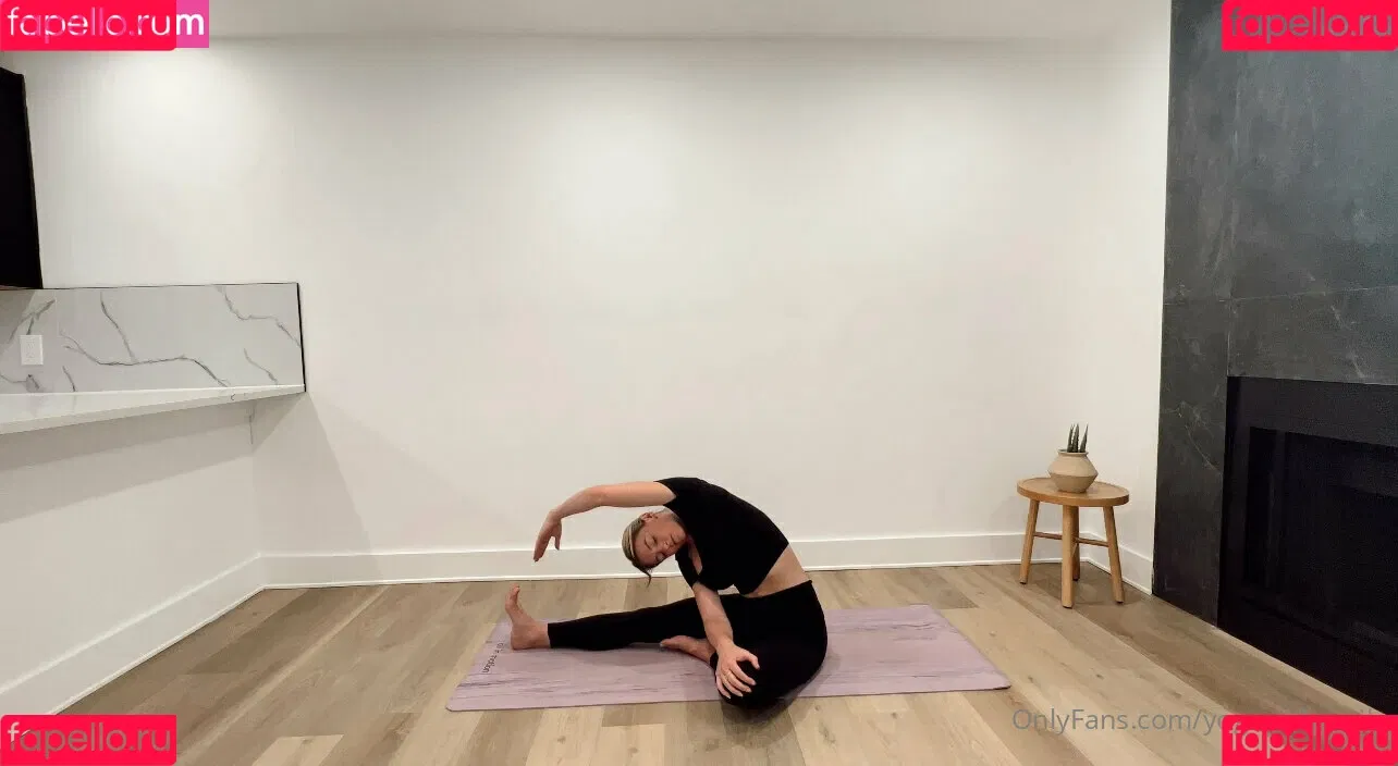 yogawithemily Onlyfans Photo Gallery 