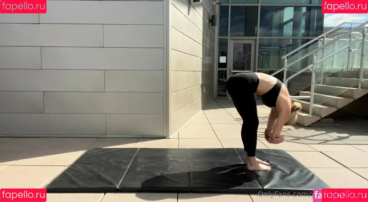 yogawithemily Onlyfans Photo Gallery 