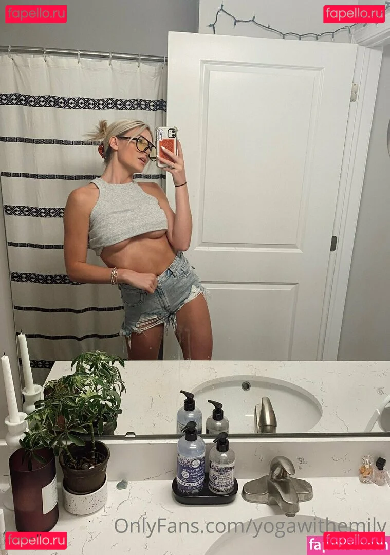 yogawithemily Onlyfans Photo Gallery 