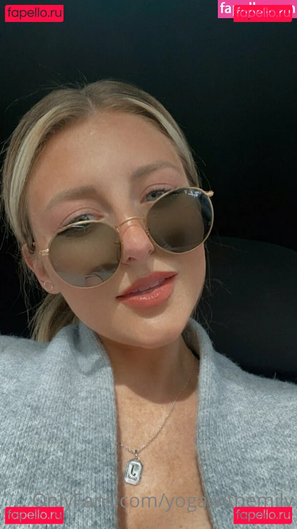 yogawithemily Onlyfans Photo Gallery 