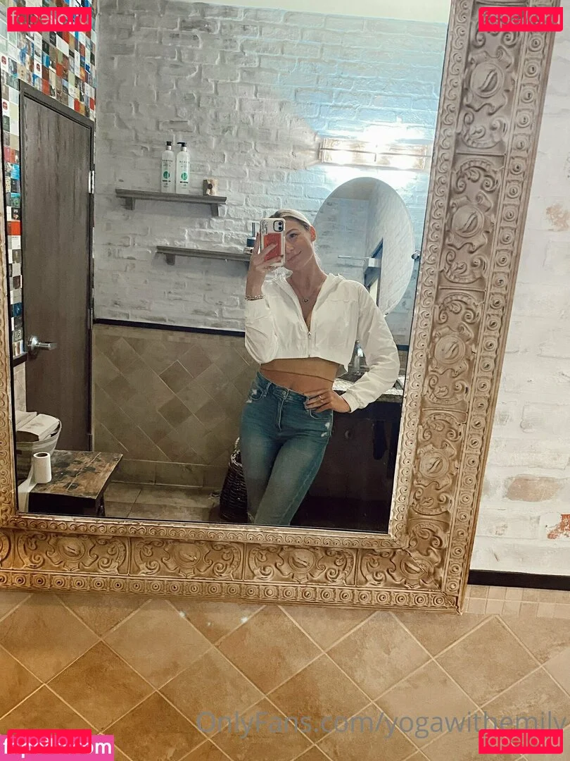 yogawithemily Onlyfans Photo Gallery 