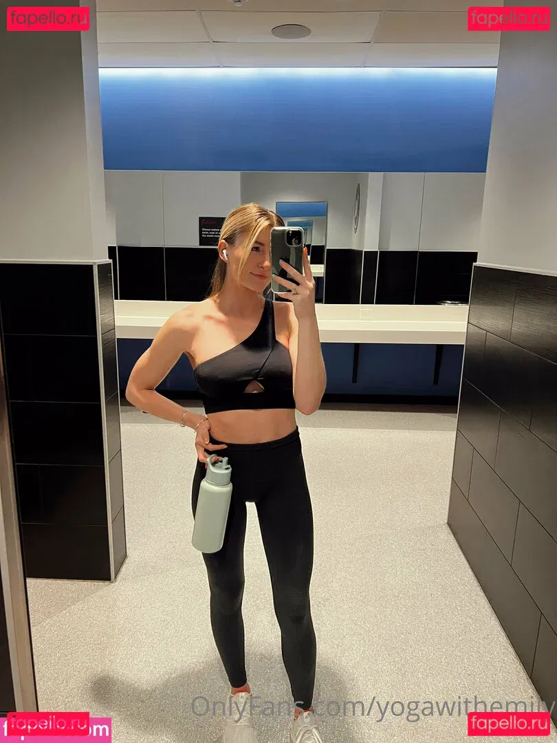 yogawithemily Onlyfans Photo Gallery 