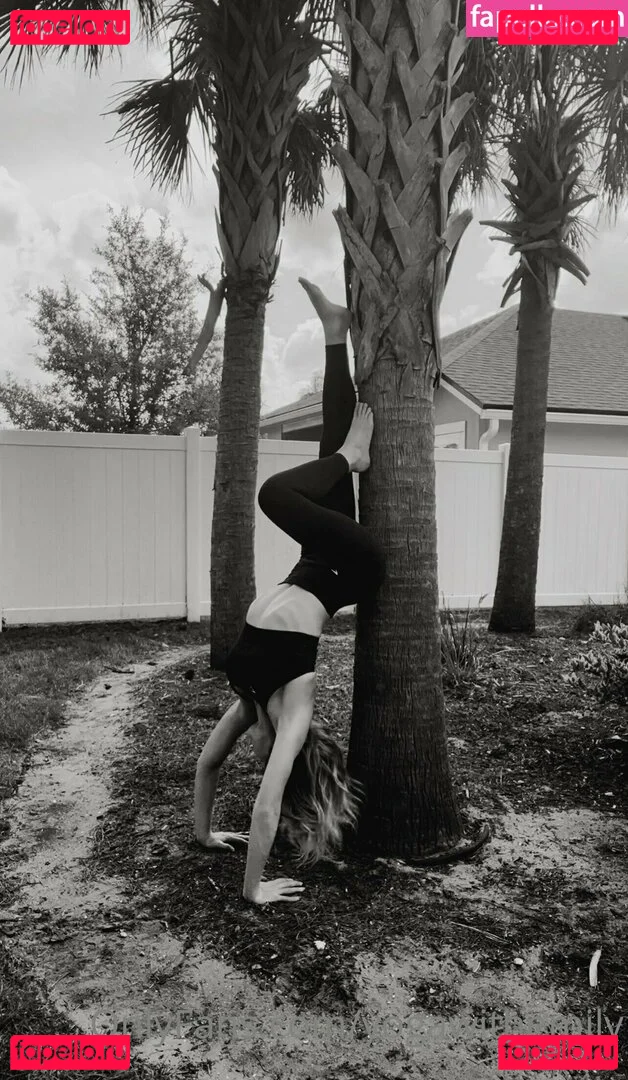 yogawithemily Onlyfans Photo Gallery 