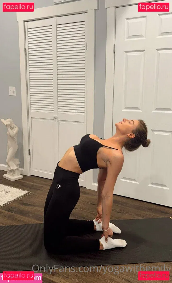 yogawithemily Onlyfans Photo Gallery 
