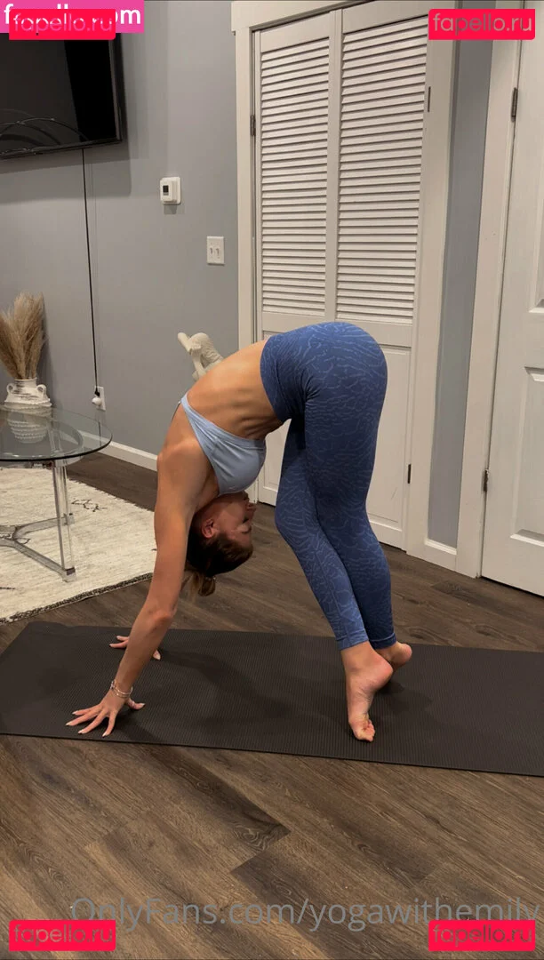 yogawithemily Onlyfans Photo Gallery 