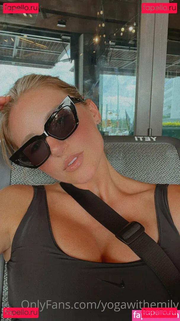 yogawithemily Onlyfans Photo Gallery 