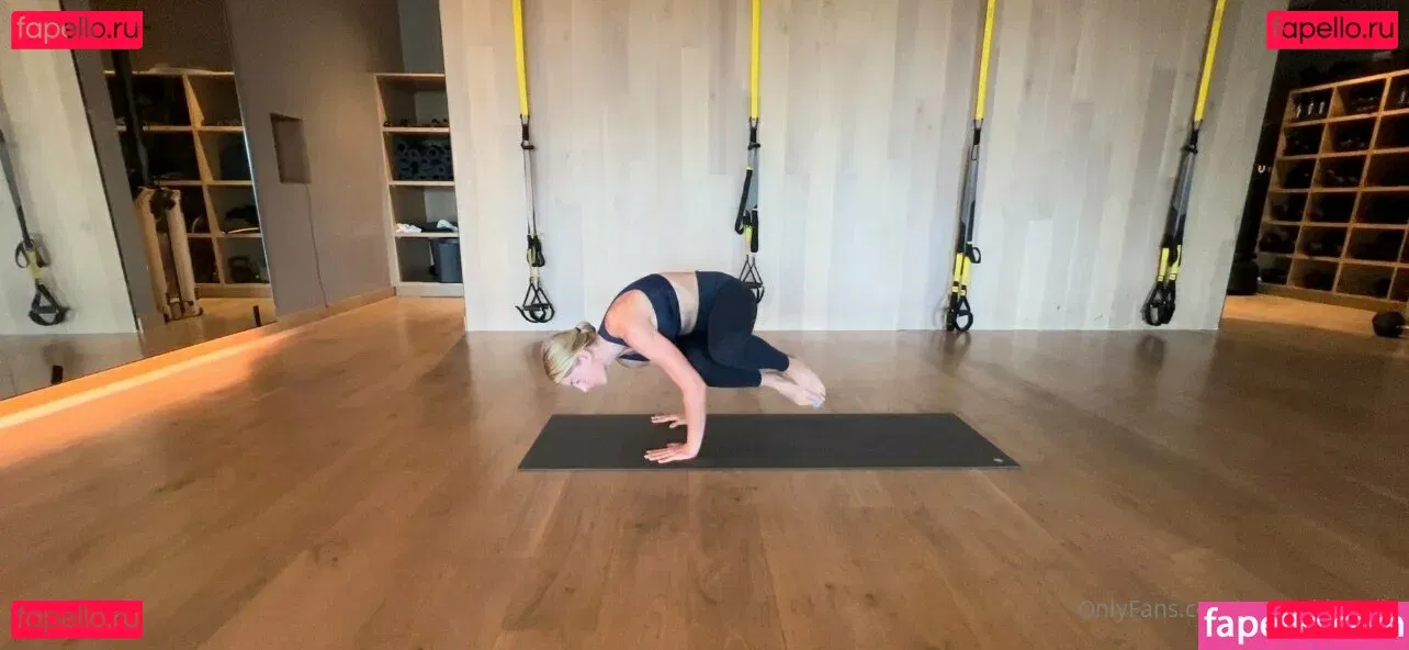 yogawithemily Onlyfans Photo Gallery 