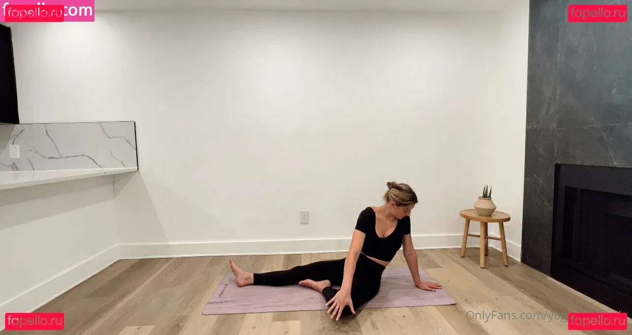 yogawithemily Onlyfans Photo Gallery 