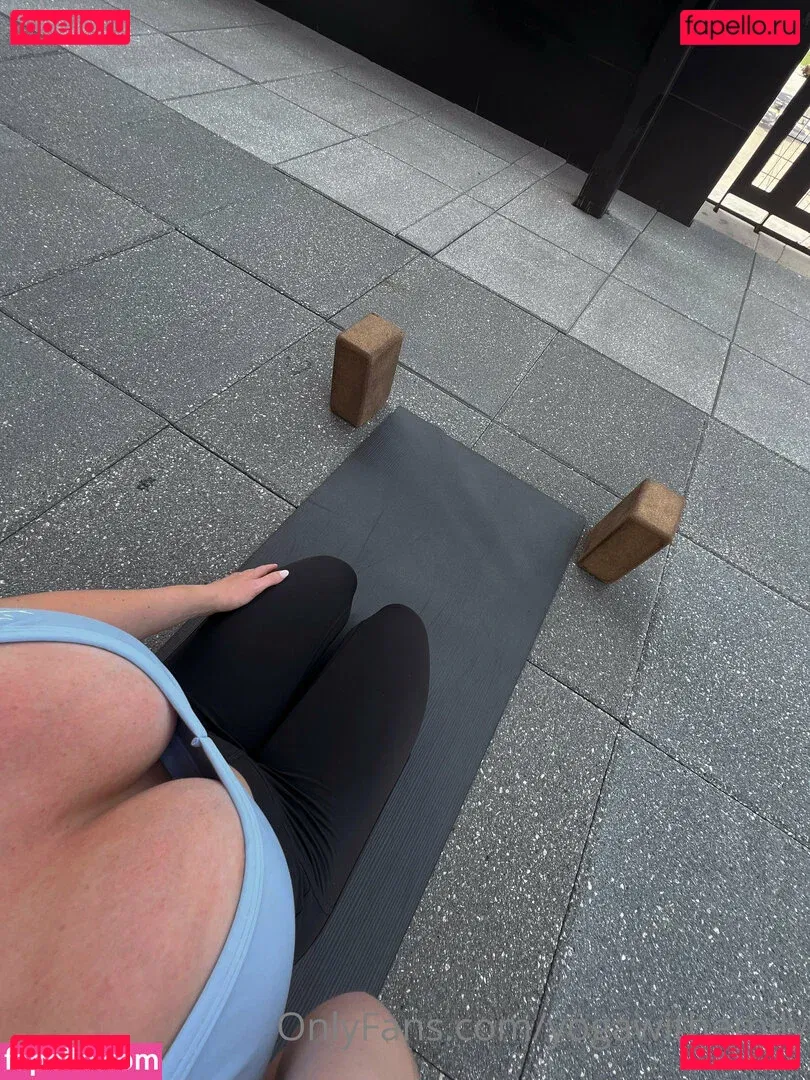 yogawithemily Onlyfans Photo Gallery 