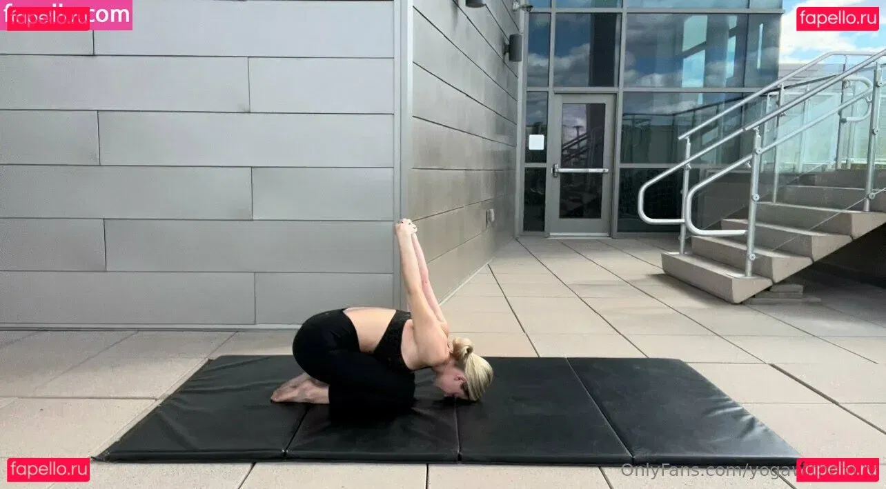 yogawithemily Onlyfans Photo Gallery 