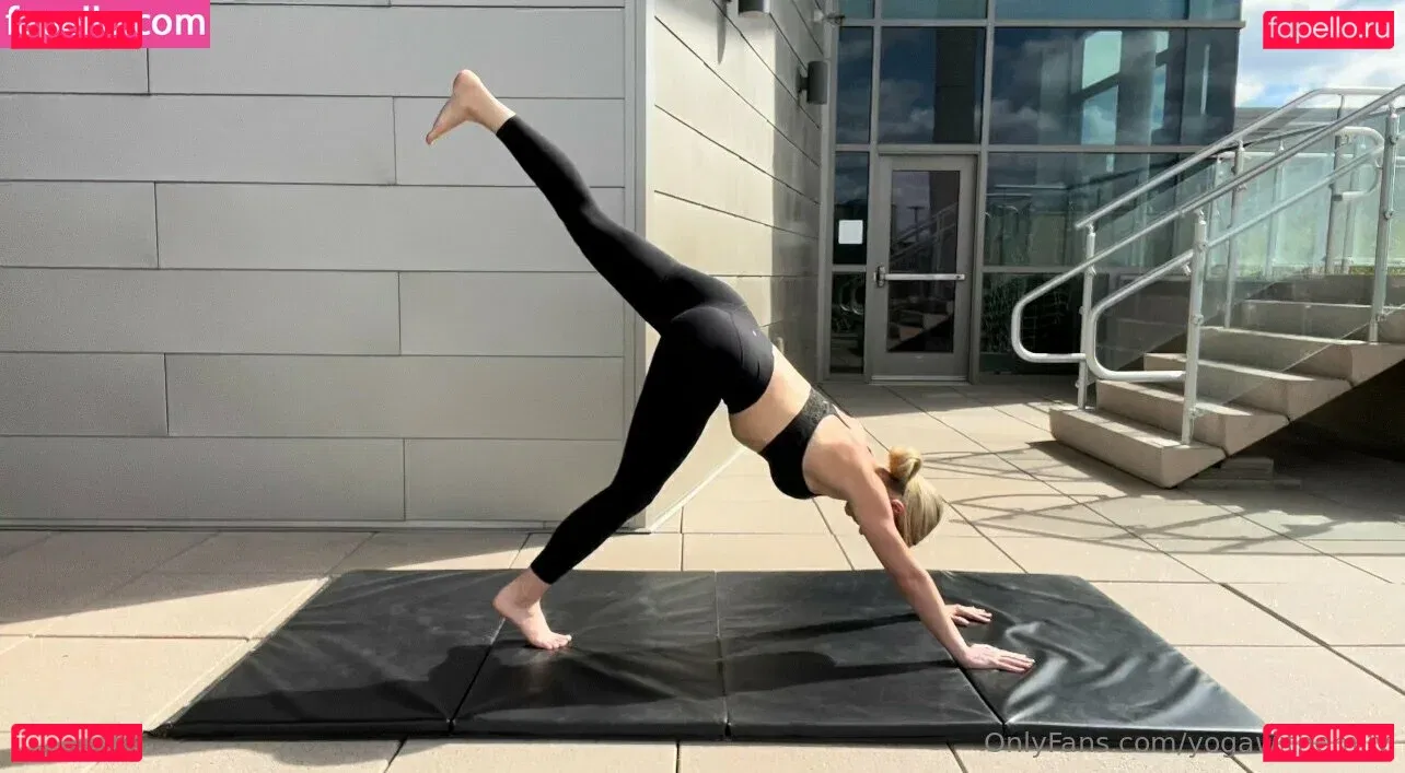 yogawithemily Onlyfans Photo Gallery 