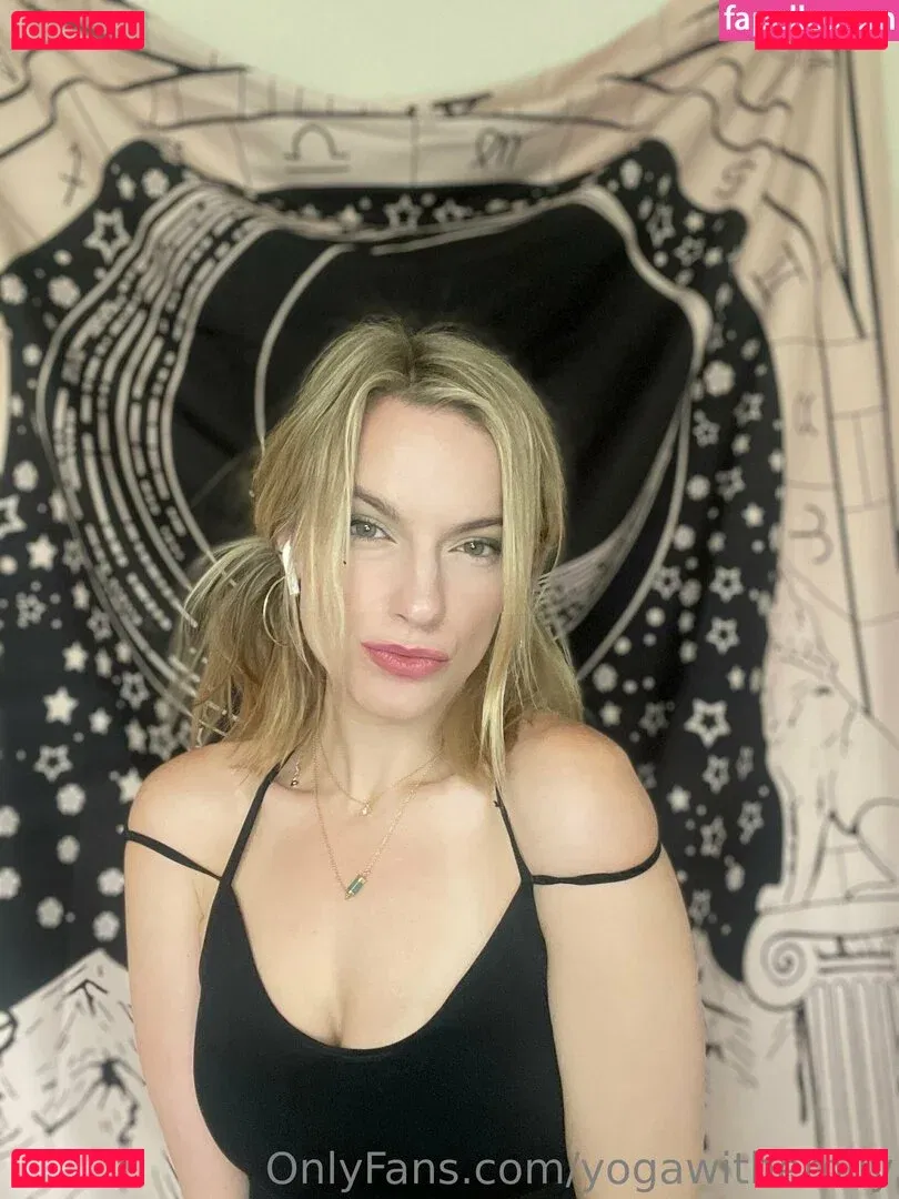 yogawithemily Onlyfans Photo Gallery 