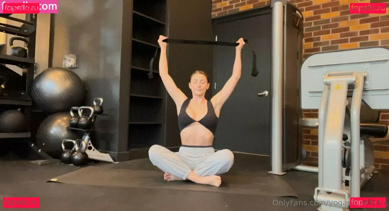 yogawithemily Onlyfans Photo Gallery 