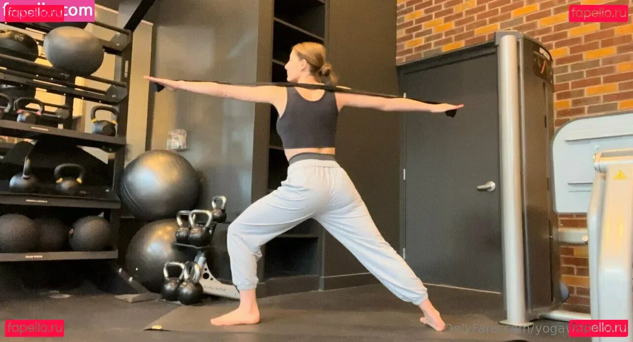 yogawithemily Onlyfans Photo Gallery 