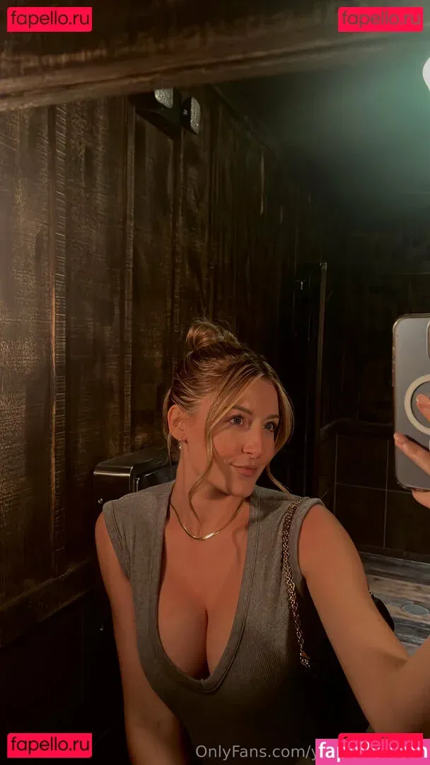 yogawithemily Onlyfans Photo Gallery 