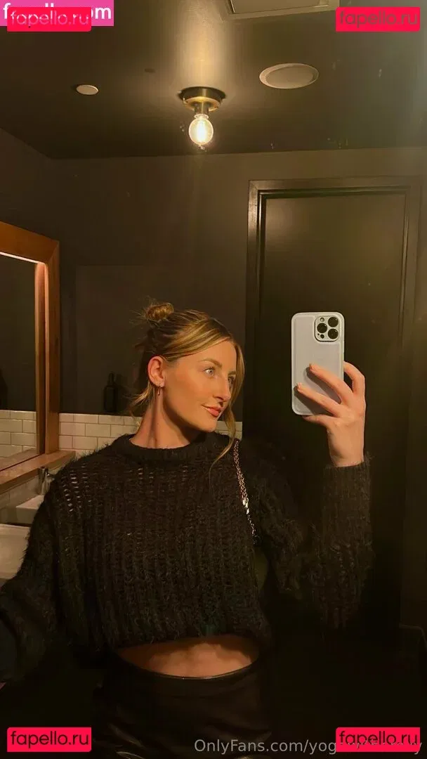 yogawithemily Onlyfans Photo Gallery 