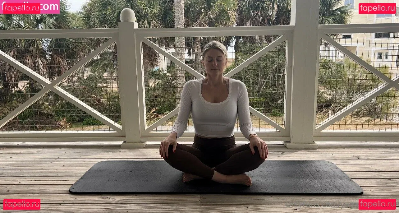 yogawithemily Onlyfans Photo Gallery 