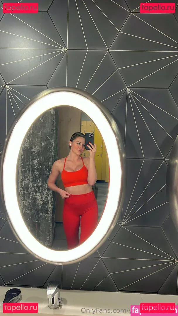 yogawithemily Onlyfans Photo Gallery 