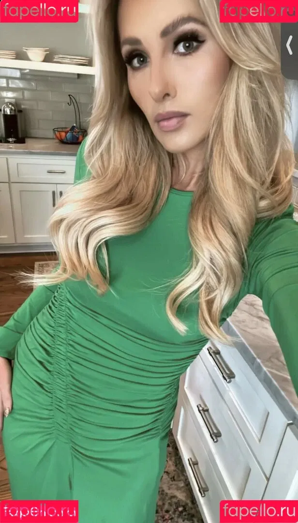 Tomi Lahren Onlyfans Photo Gallery 