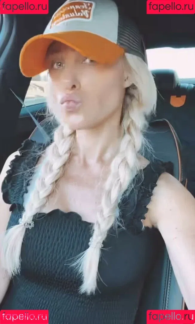 Tomi Lahren Onlyfans Photo Gallery 