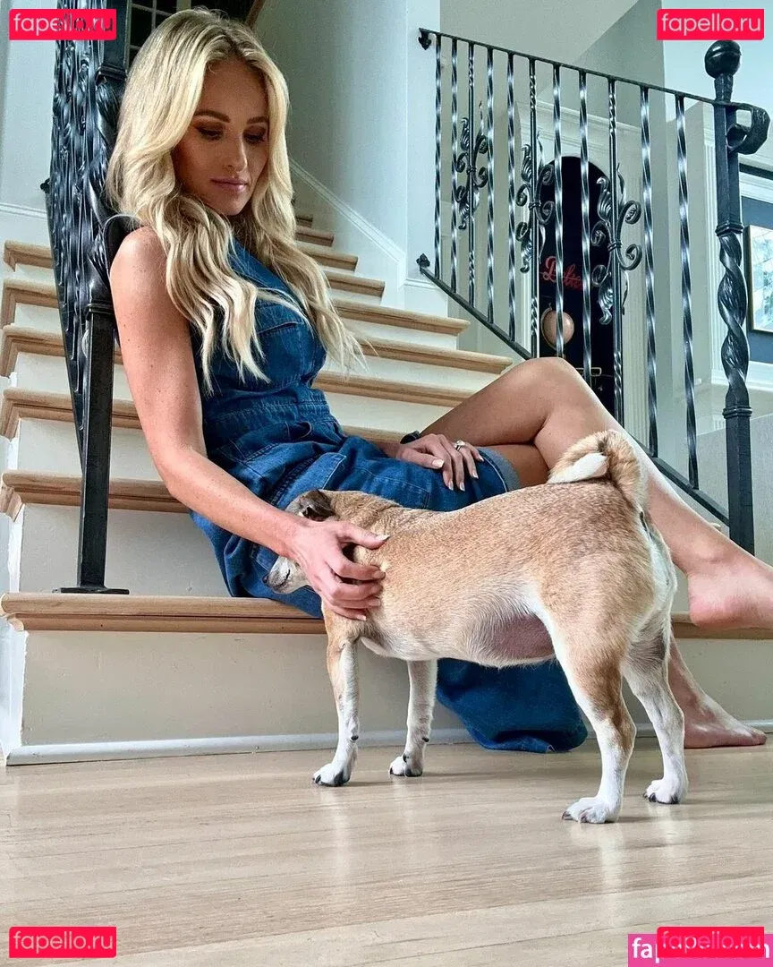Tomi Lahren Onlyfans Photo Gallery 