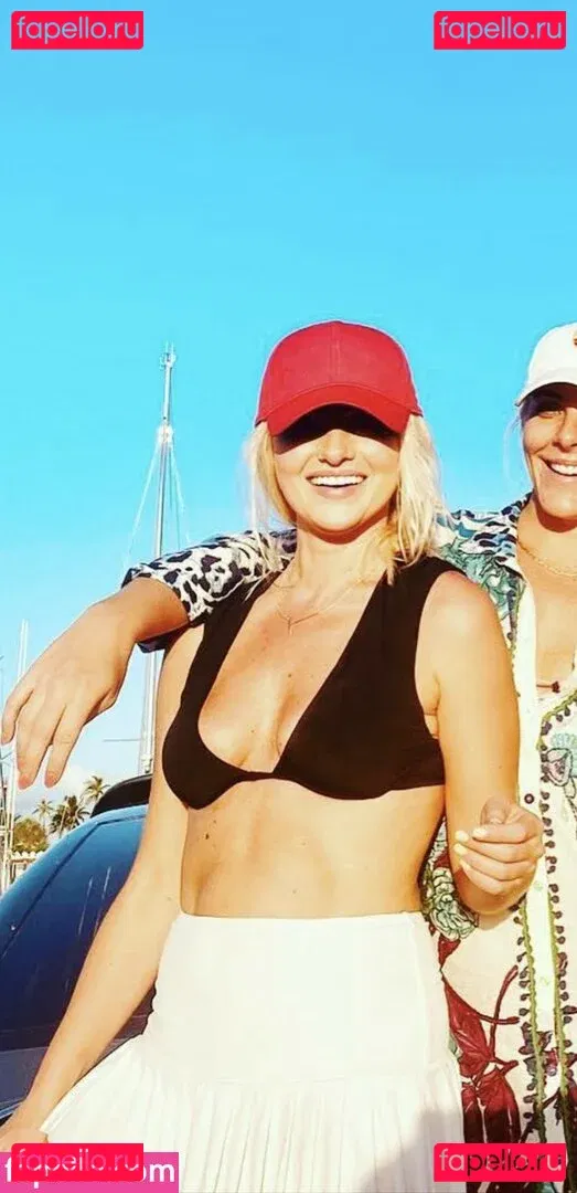 Tomi Lahren Onlyfans Photo Gallery 