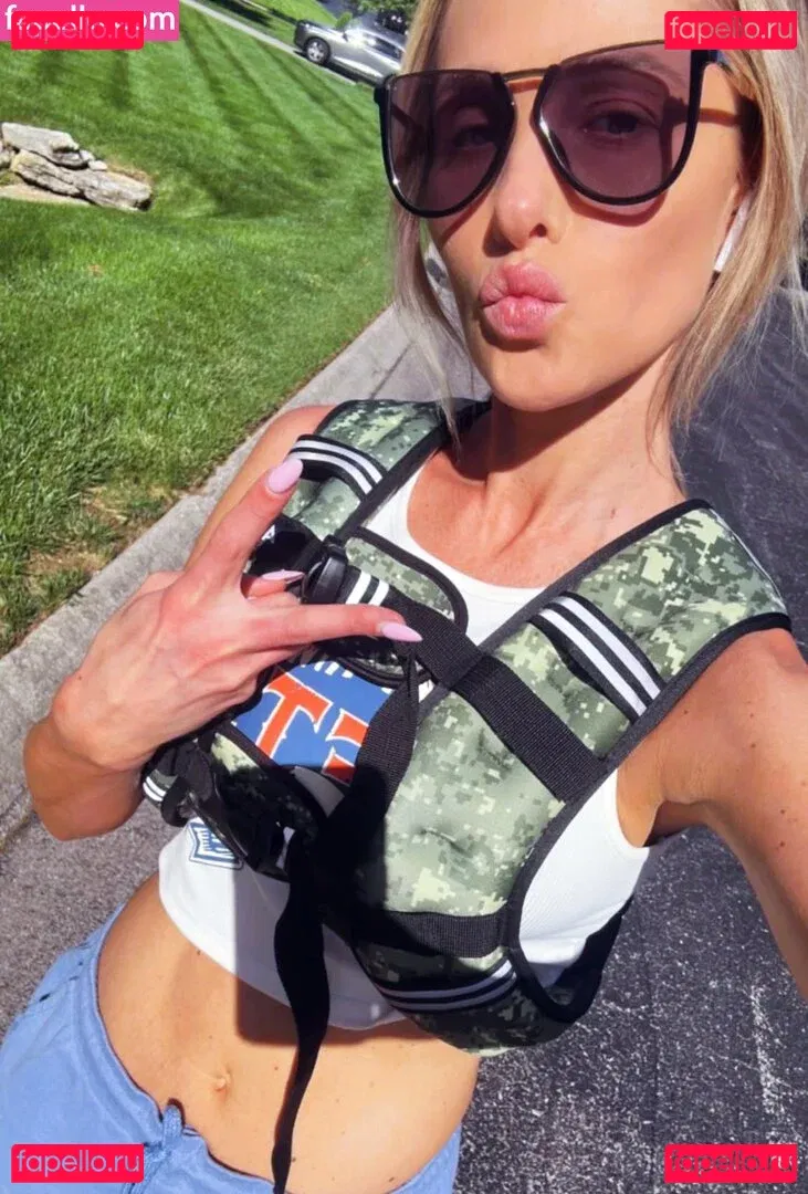 Tomi Lahren Onlyfans Photo Gallery 