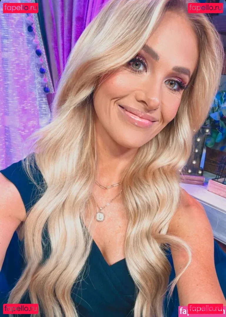 Tomi Lahren Onlyfans Photo Gallery 