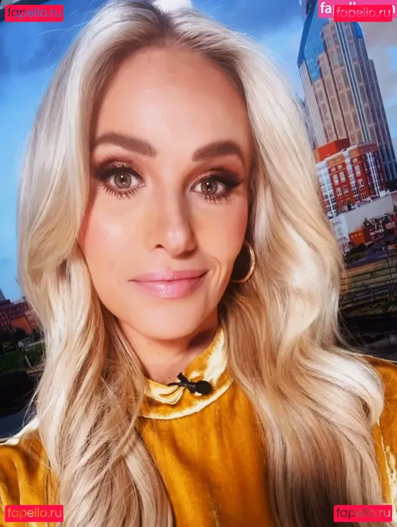 Tomi Lahren Onlyfans Photo Gallery 