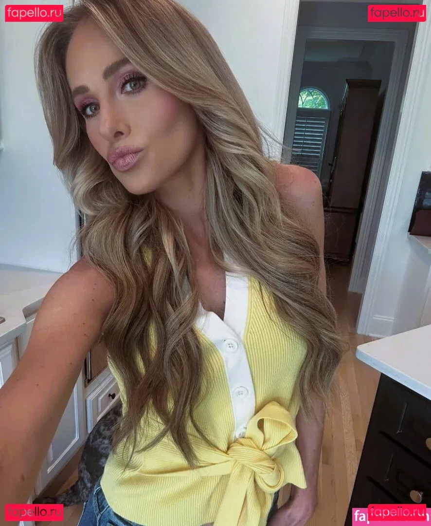 Tomi Lahren Onlyfans Photo Gallery 