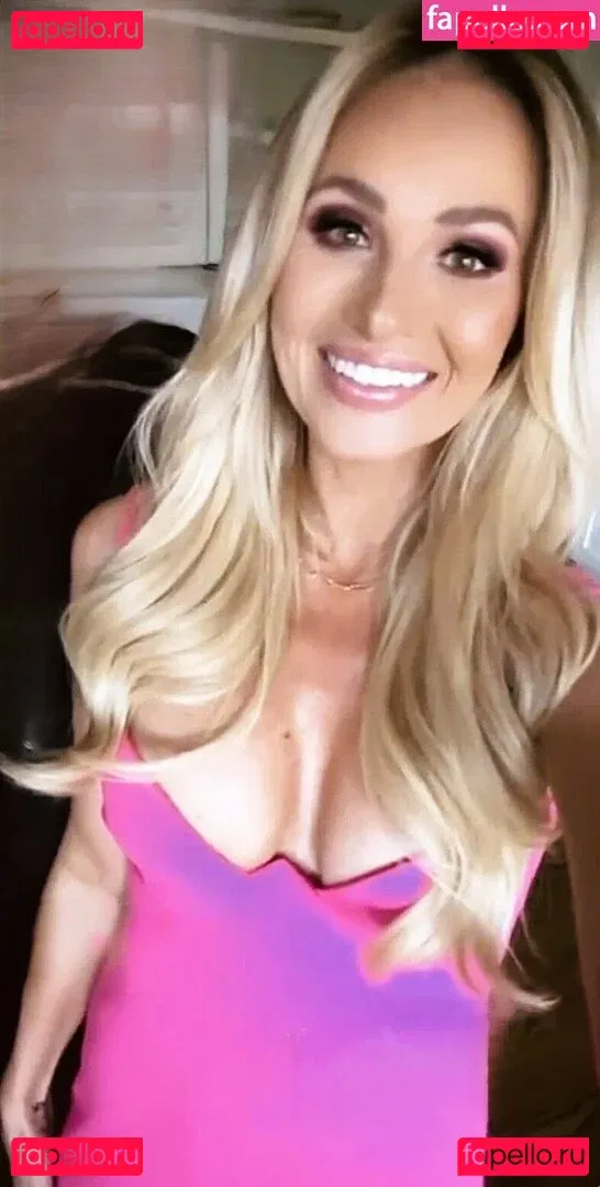 Tomi Lahren Onlyfans Photo Gallery 