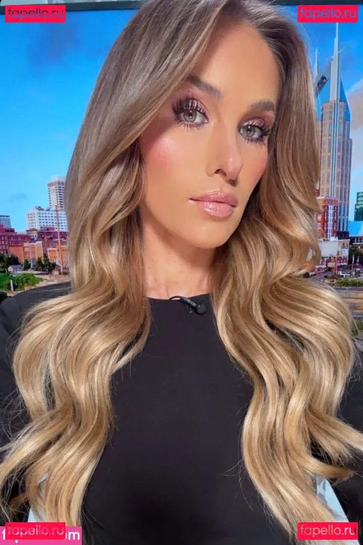 Tomi Lahren Onlyfans Photo Gallery 