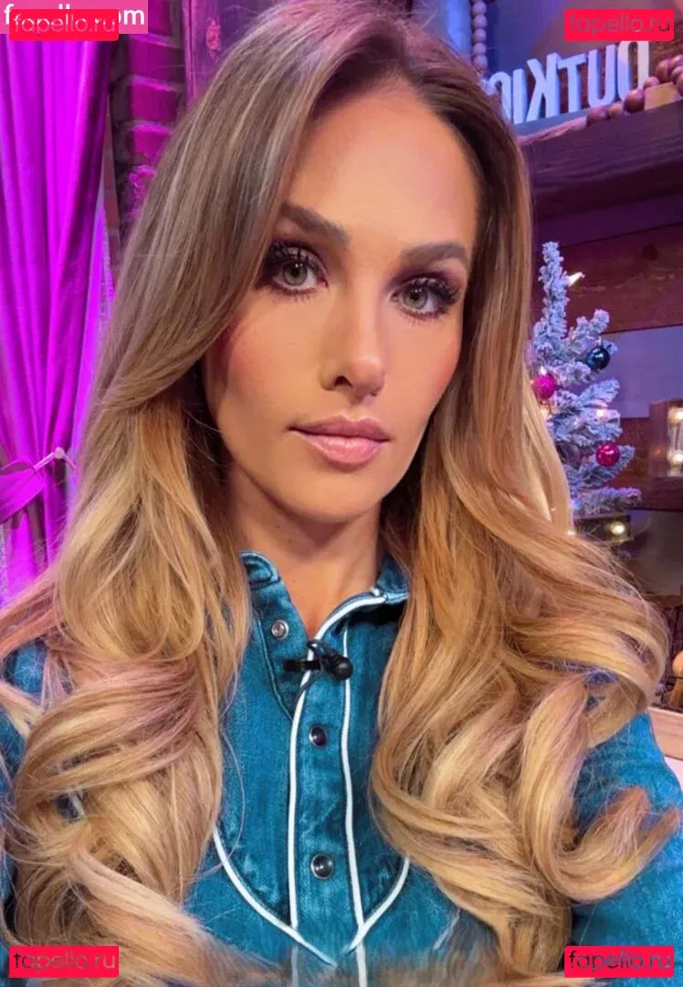 Tomi Lahren Onlyfans Photo Gallery 