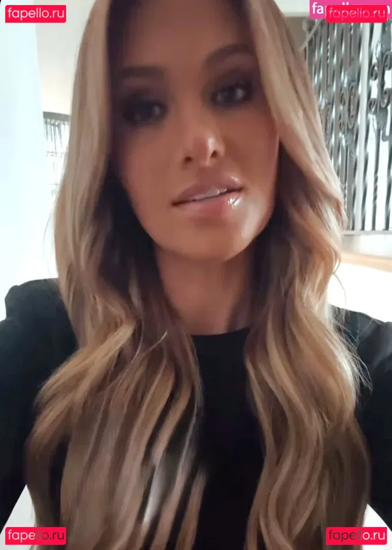 Tomi Lahren Onlyfans Photo Gallery 