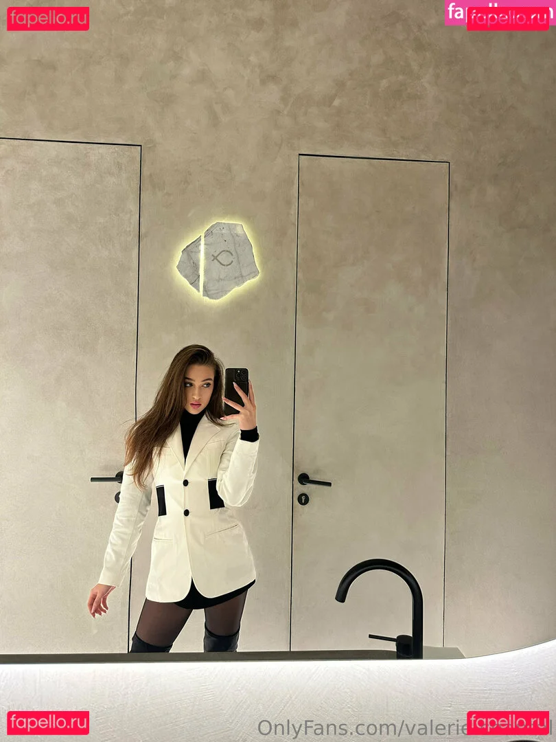 valerie.chantal Onlyfans Photo Gallery 