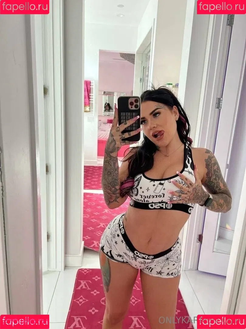 karmenkarma Onlyfans Photo Gallery 