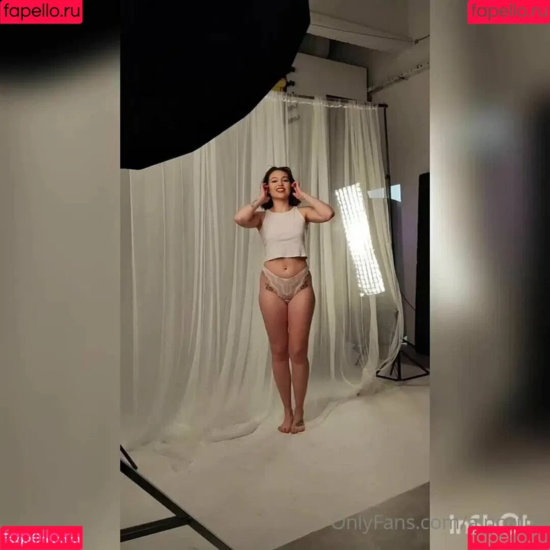 a.pozuje Onlyfans Photo Gallery 