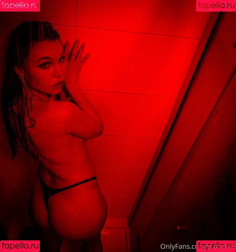 a.pozuje Onlyfans Photo Gallery 
