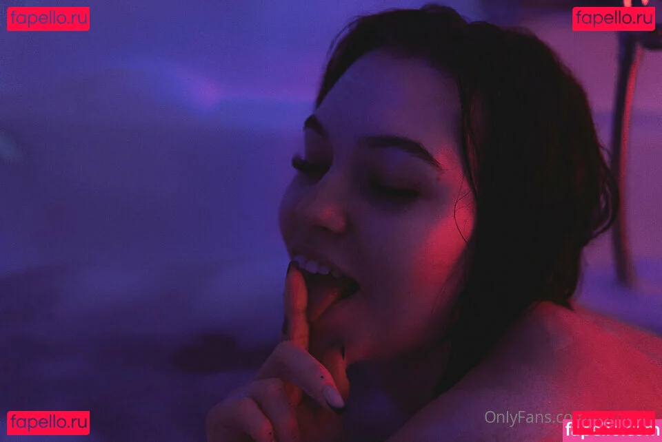 a.pozuje Onlyfans Photo Gallery 