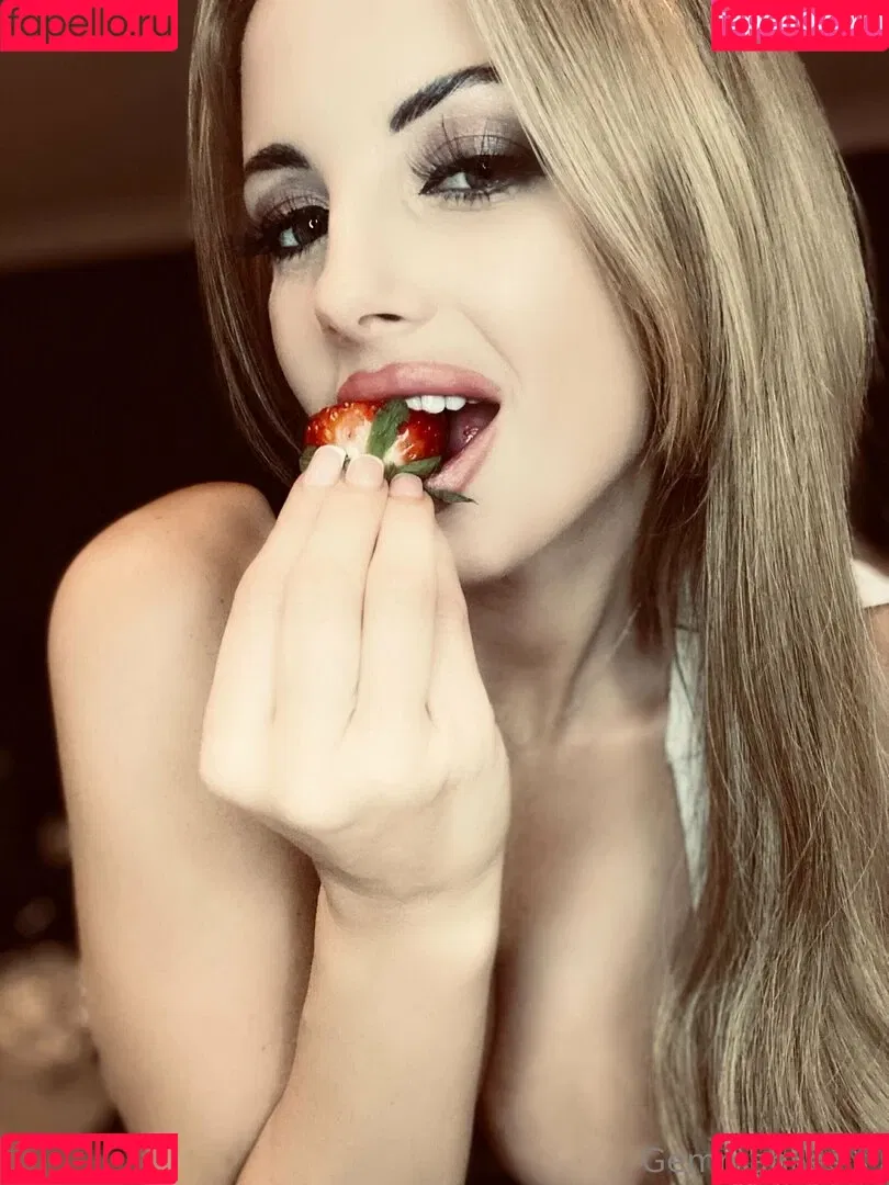 gemmahiles Onlyfans Photo Gallery 
