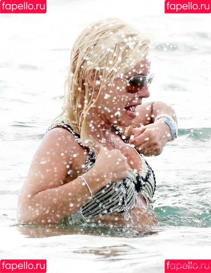 Elisha Cuthbert Onlyfans Photo Gallery 