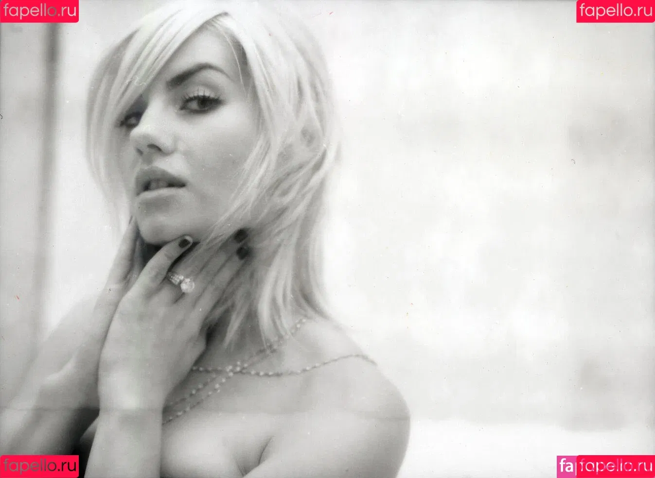 Elisha Cuthbert Onlyfans Photo Gallery 